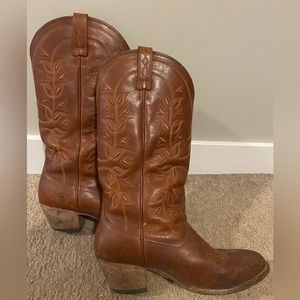 Arita size 10 Cowgirl Boots